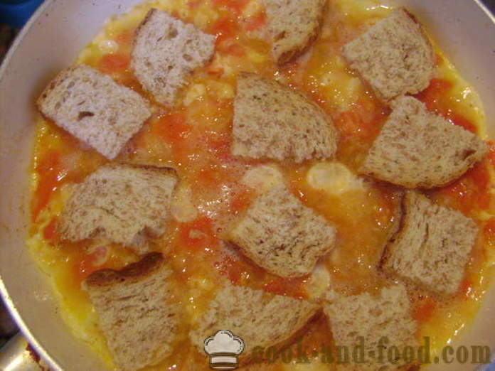 Scrambled in Italian - how to cook scrambled eggs with tomatoes, cheese and bread, with a step by step recipe photos