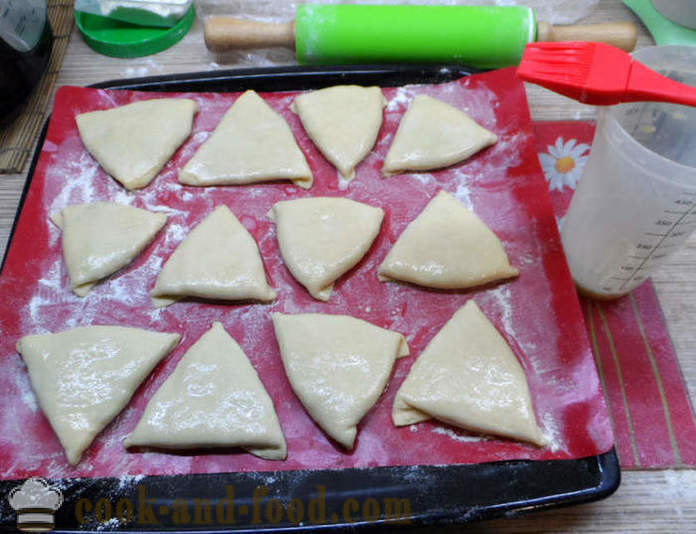 A layered Samsa with meat in the oven - samsa how to cook at home, step by step recipe photos