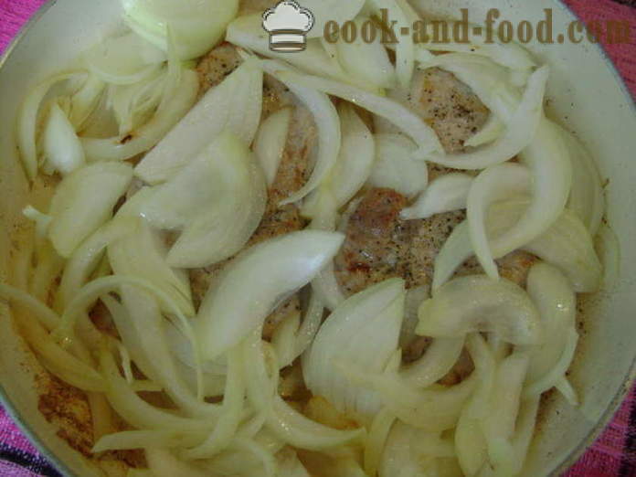 Pork escalope with onions - how to cook escalope of pork, with a step by step recipe photos