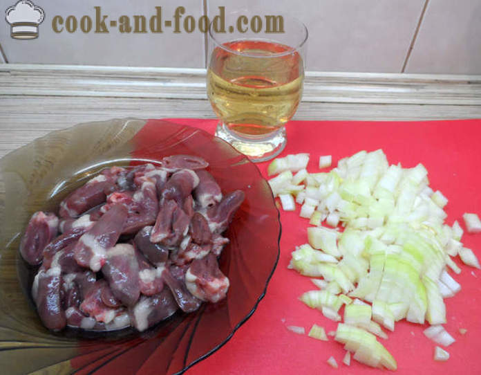 Soft stewed chicken hearts in sauce - both delicious to cook chicken hearts, a step by step recipe photos