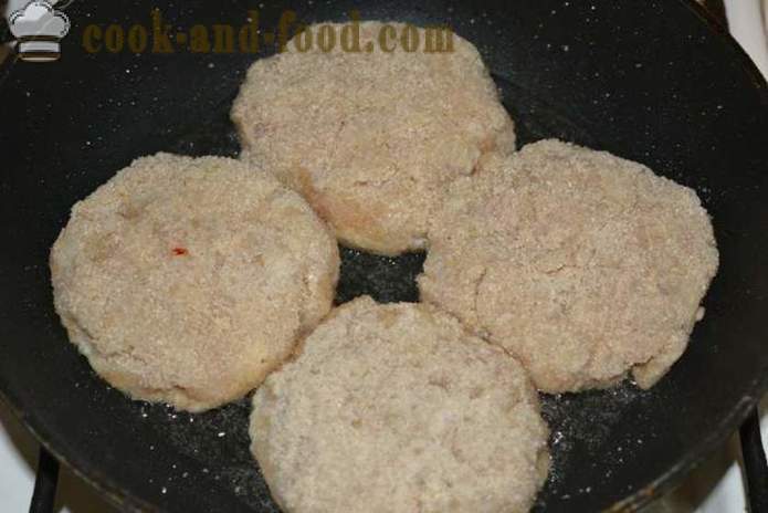 Juicy cutlets of chicken breast with semolina - how to cook juicy patties of chicken breasts, a step by step recipe photos