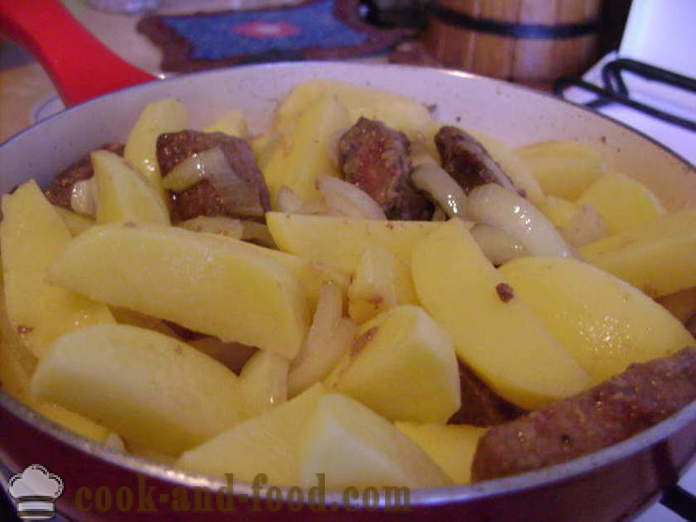 Liver with potatoes in a pan - how to cook beef liver with potatoes, a step by step recipe photos