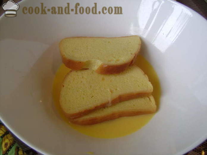 Toasts of the loaf with cheese - like fry croutons in a frying pan, a step by step recipe photos