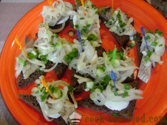 Simple sandwiches with herring on rye bread - how to make sandwiches with herring, a step by step recipe photos