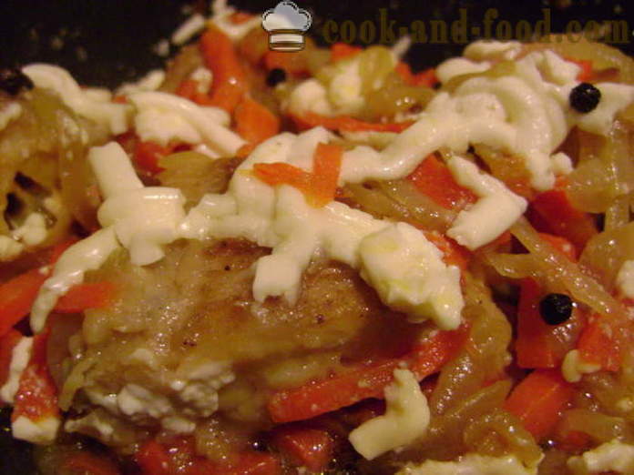 A delicious recipe brotoly stewed with onions and vegetables - cooking brotola fish with mayonnaise, a step by step recipe photos