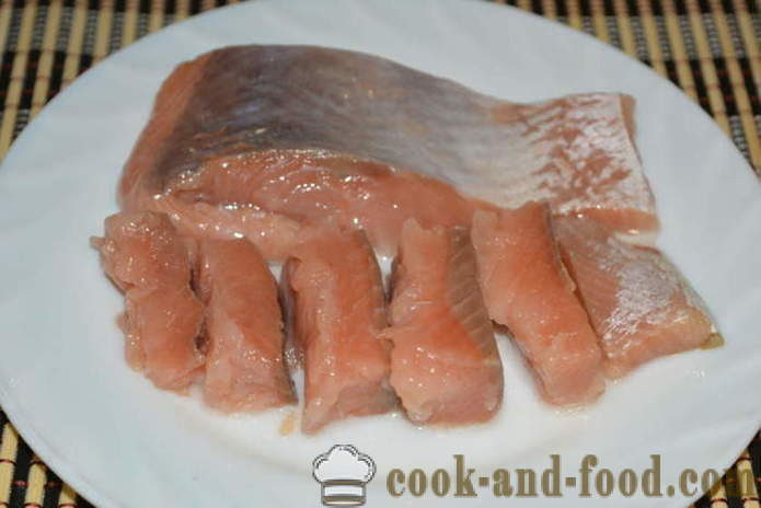 Pink salmon salty as the Atlantic salmon - both delicious pickle pink salmon at home, step by step recipe photos