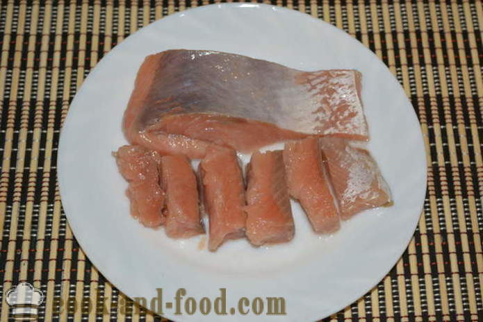 Pink salmon salty as the Atlantic salmon - both delicious pickle pink salmon at home, step by step recipe photos