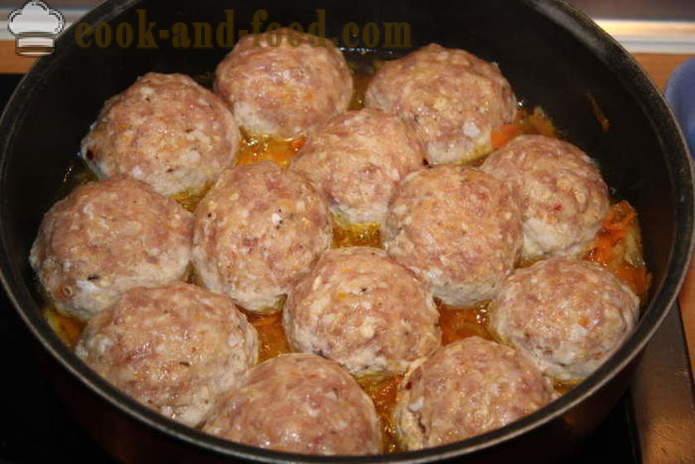 Meatballs with rice and gravy - how to cook meatballs with gravy and vegetables, with a step by step recipe photos