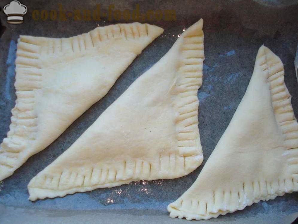 Pasties puff pastry with potatoes and meat - how to cook pasties puff pastry in the oven, with a step by step recipe photos