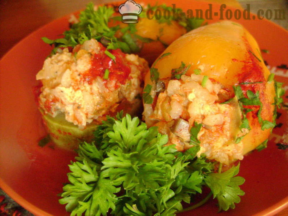 Stuffed peppers and zucchini with chicken and mushrooms - as stuffed peppers and zucchini with minced meat, a step by step recipe photos