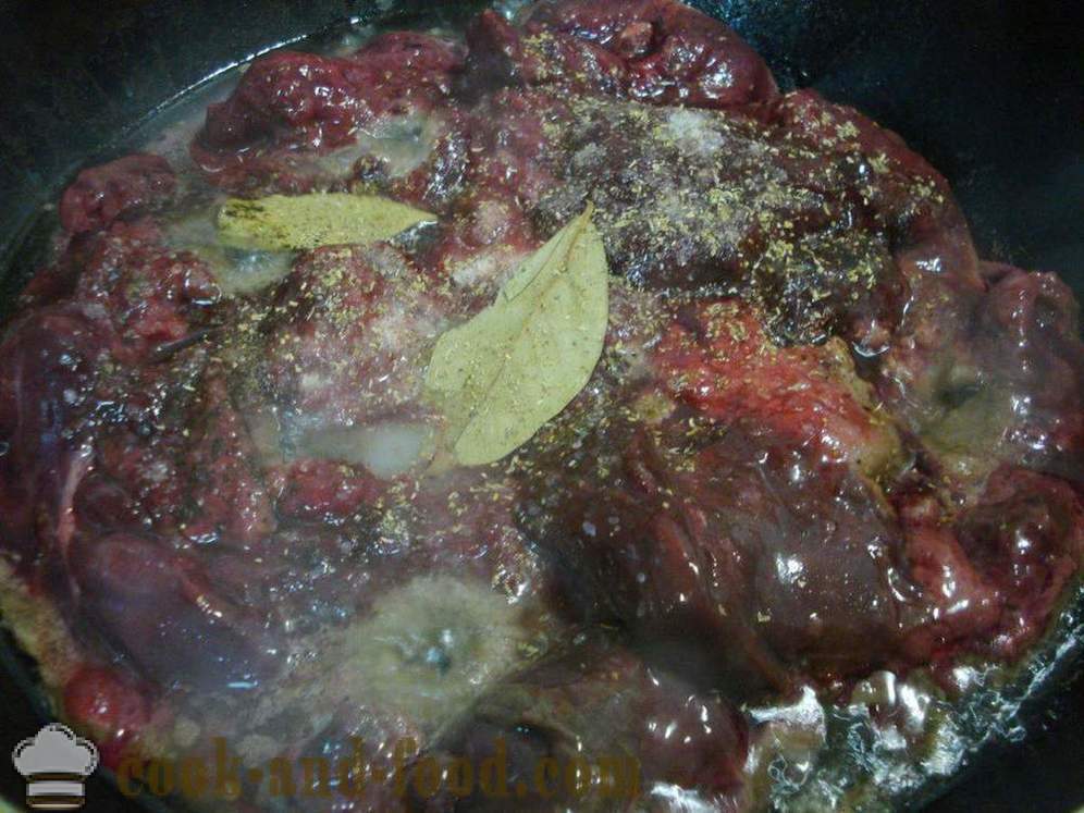 Delicious chicken liver in sour cream with onions in a pan - how to cook chicken liver in sour cream, a step by step recipe photos