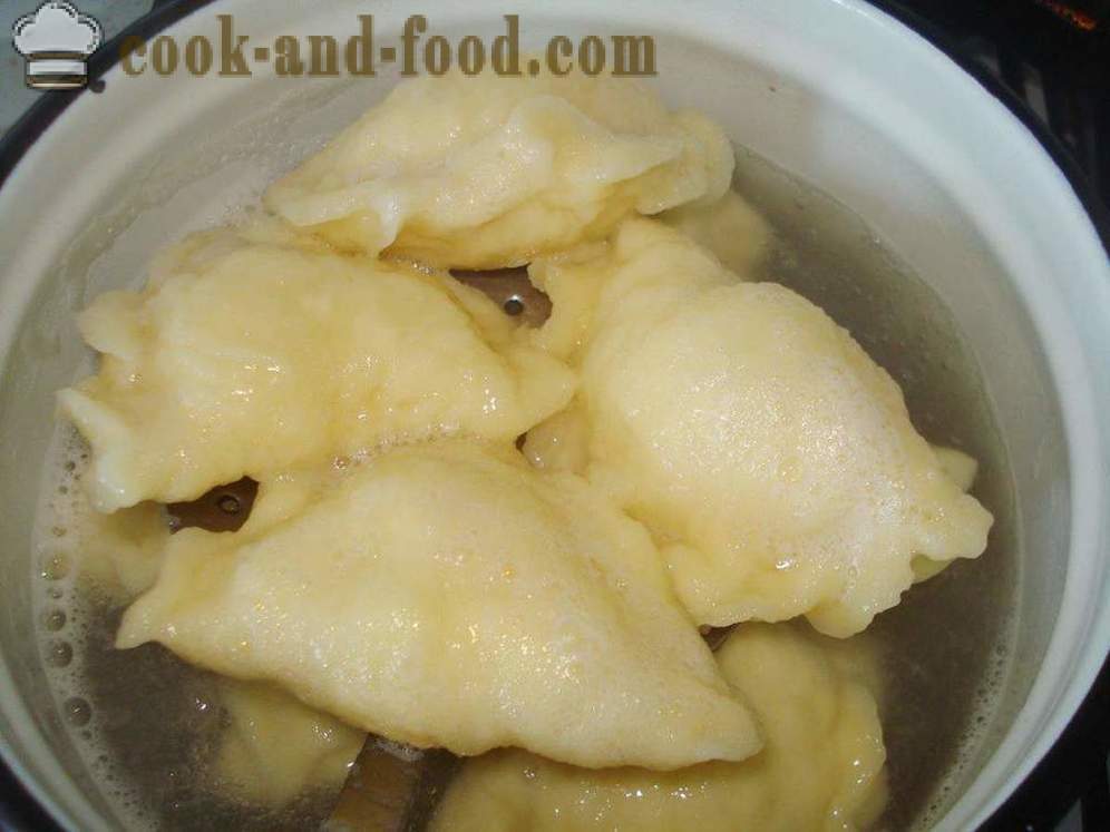 The dough for the dumplings with potatoes on the water - how to make the dough for the dumplings and potatoes, with a step by step recipe photos