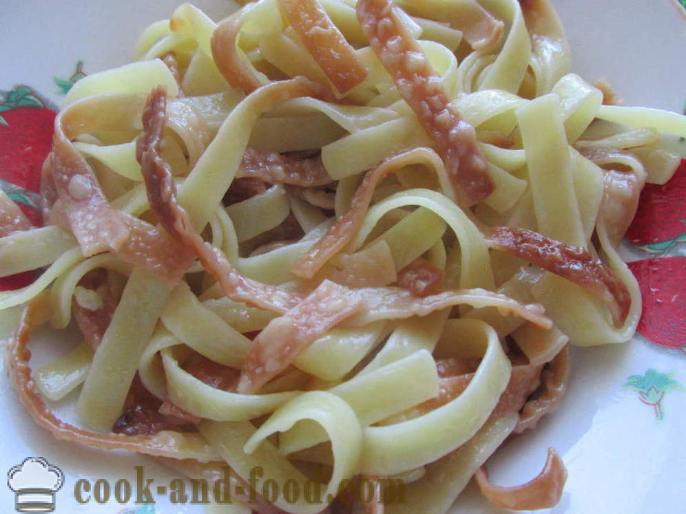 Fried noodles in the pan - as delicious fry the noodles in the pan, a step by step recipe photos