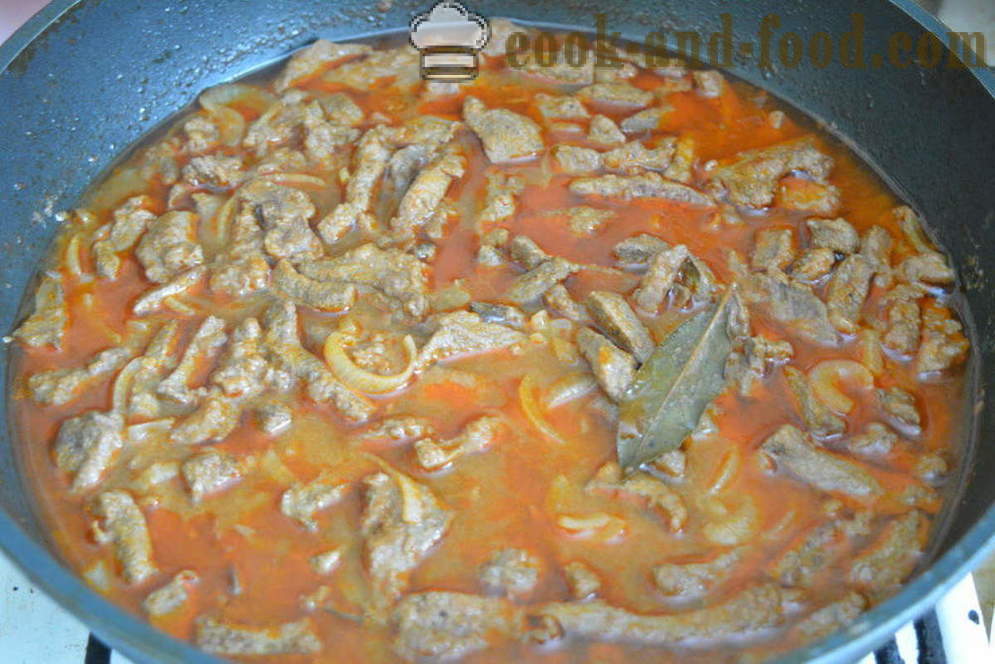 Liver stewed with onions and tomato paste - as delicious extinguish liver with onions on a frying pan, a step by step recipe photos