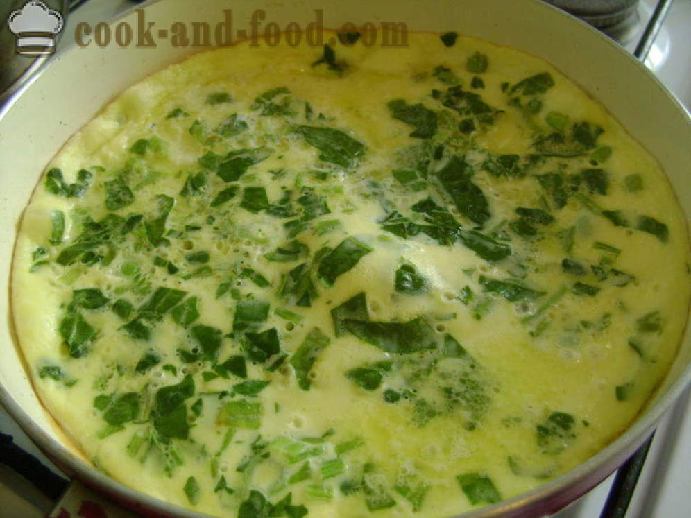 Lush scrambled eggs with milk, spinach and peas - how to make a fluffy omelet in a pan, with a step by step recipe photos