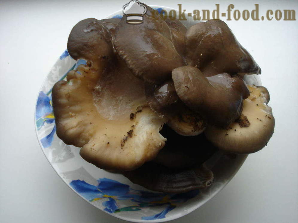 Oyster mushrooms fried with onions and spices - how to cook fried oyster mushrooms, a step by step recipe photos