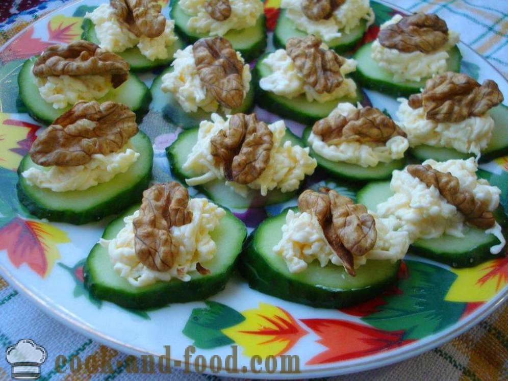 A snack of cheese, cucumber and walnuts - how to prepare a quick snack, a step by step recipe photos