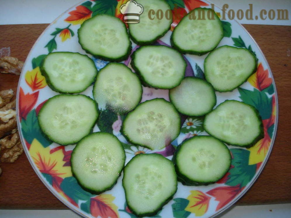 A snack of cheese, cucumber and walnuts - how to prepare a quick snack, a step by step recipe photos