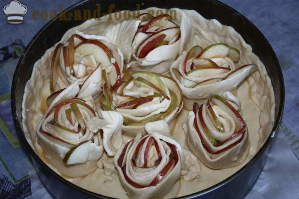 Roses of apples in puff pastry - delicious apple tart of puff pastry as apples wrapped in puff pastry as roses, step by step recipe photos