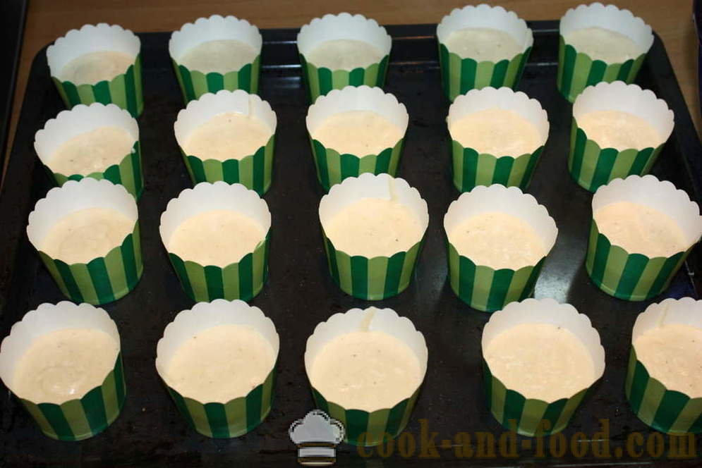 Vanilla cupcakes with cream top-step by step, how to make cupcakes with cream on top, a recipe with a photo