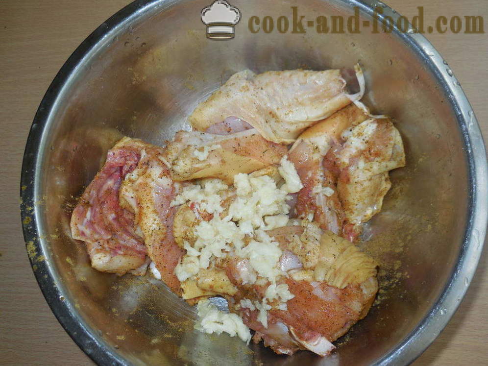 Braised chicken in the pot in the oven in its own juice - how to bake chicken in the pot with vegetables, a step by step recipe photos