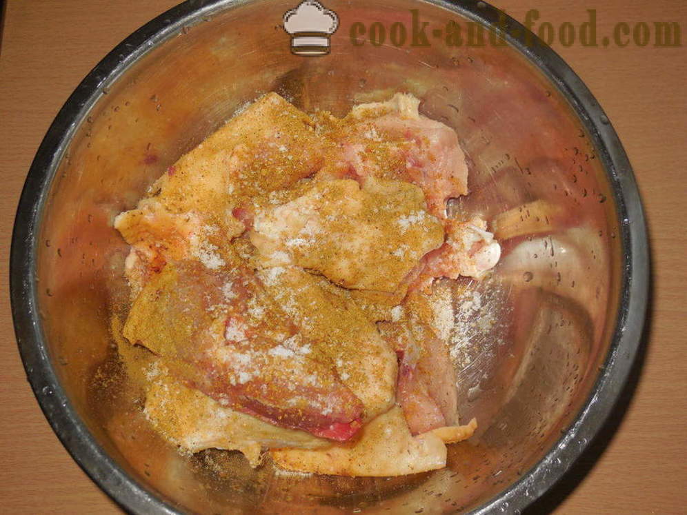 Braised chicken in the pot in the oven in its own juice - how to bake chicken in the pot with vegetables, a step by step recipe photos