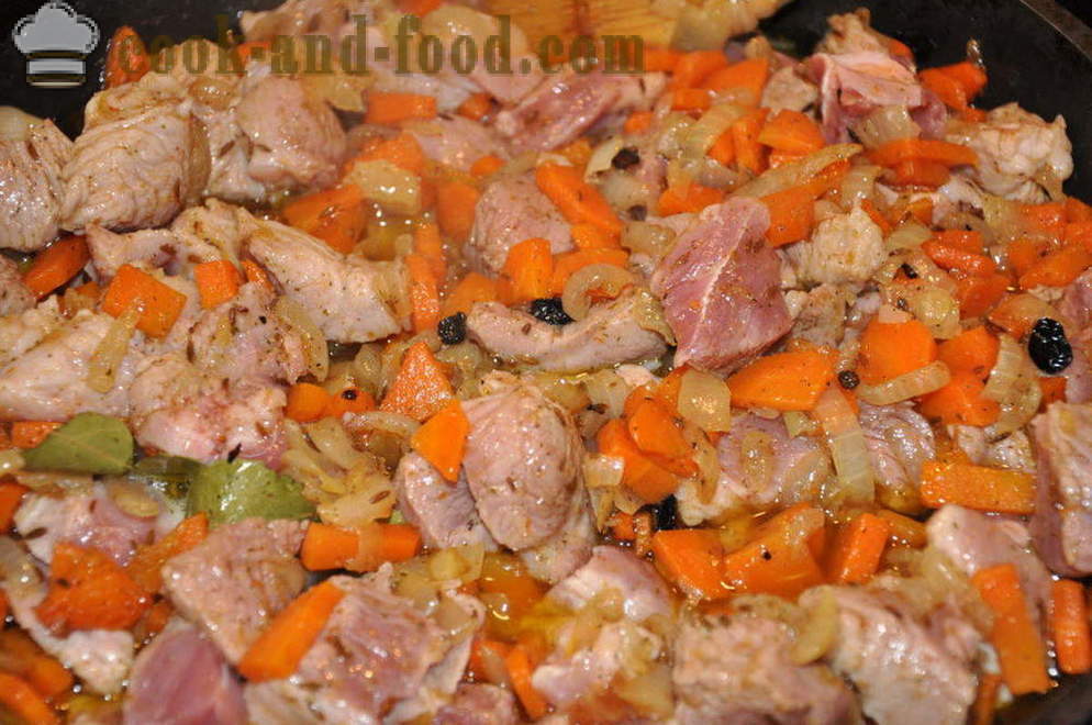 Delicious pilaf pilaf with pork in a pan - how to cook pilaf crumbly pork on the plate, a step by step recipe photos