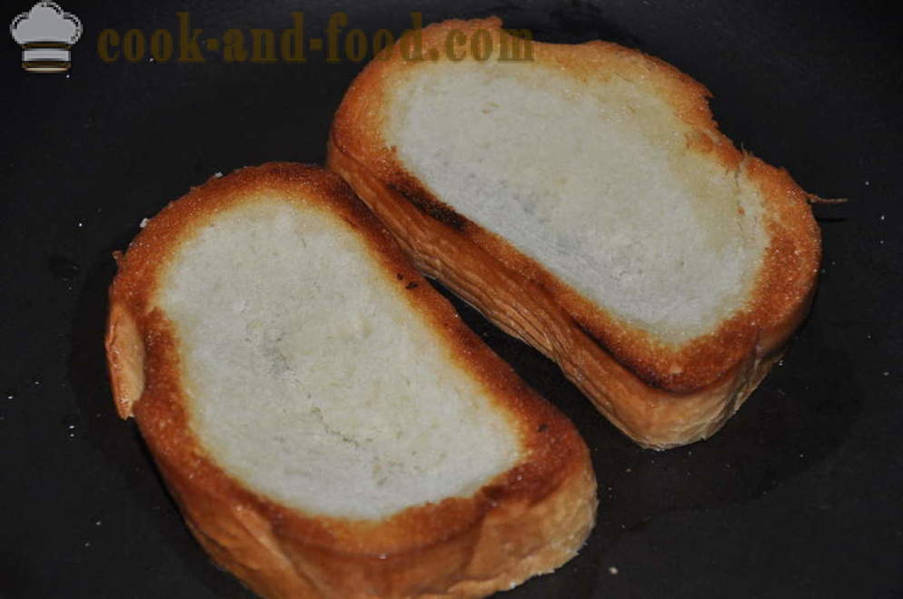 Unusual eggs in the loaf in the pan - how to make an unusual eggs, step by step recipe photos