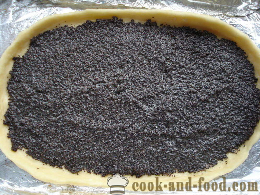 Yeast cake with poppy seeds in the oven - how to cook a cake with poppy seeds, a step by step recipe photos