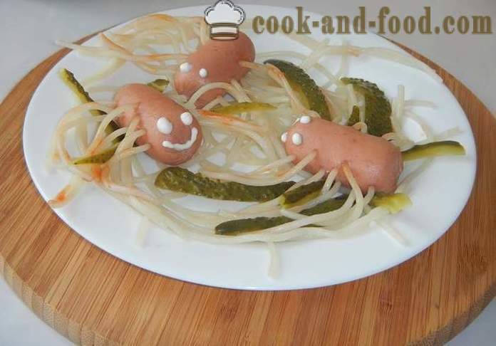 Octopus of sausages and spaghetti - how to cook spaghetti with sausages for children, a step by step recipe photos