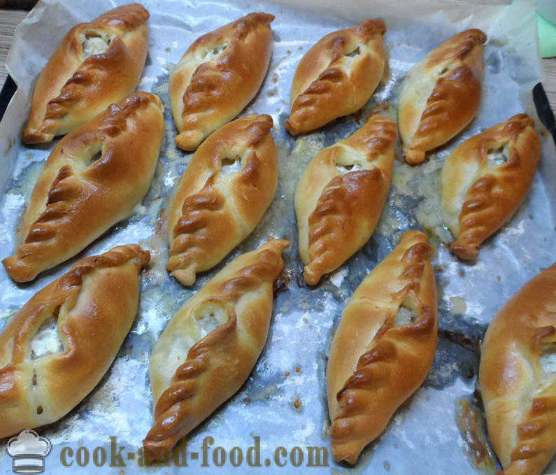 Pie with fish from yeast dough in the oven - how to cook a pie with fish, step by step recipe photos