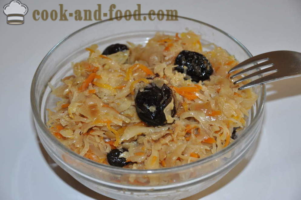 Delicious braised cabbage with prunes in a pan - how to cook braised cabbage with prunes, a step by step recipe photos