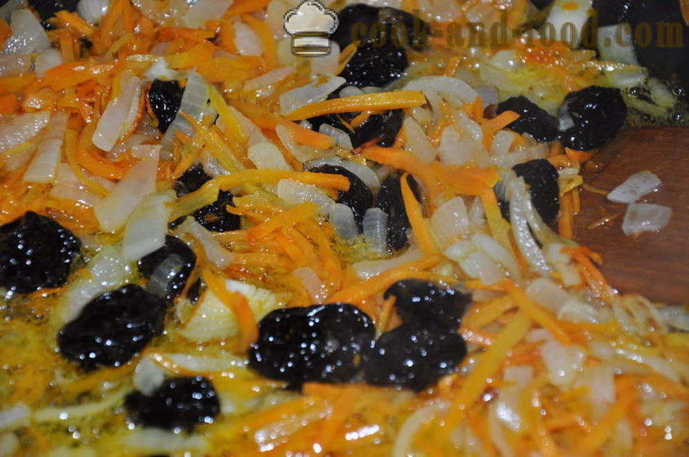Delicious braised cabbage with prunes in a pan - how to cook braised cabbage with prunes, a step by step recipe photos