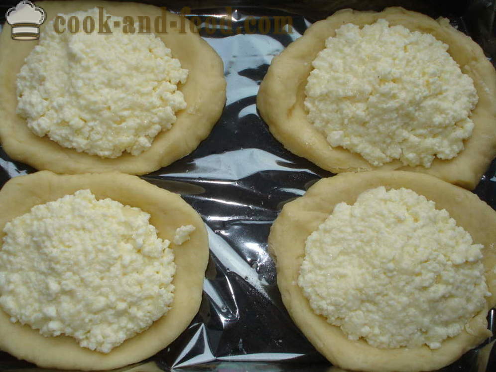 Cheesecake with dough in the oven - how to cook cheesecake with cottage cheese, a step by step recipe photos