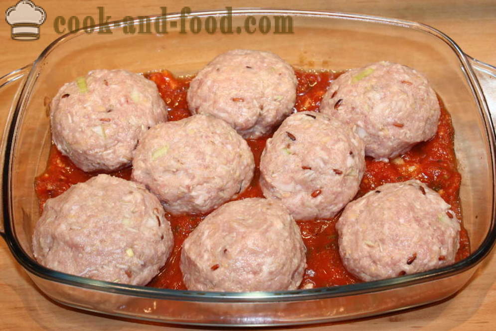 Meatballs of minced meat and rice in tomato and cream sauce - how to cook meatballs with sauce in the oven, with a step by step recipe photos