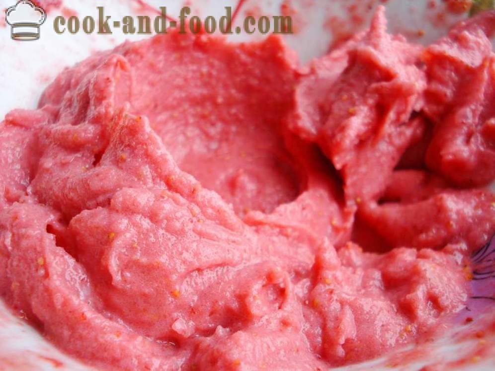 Creamy strawberry ice cream from frozen fruit and condensed milk - how to make quick homemade ice cream with strawberries, a step by step recipe photos