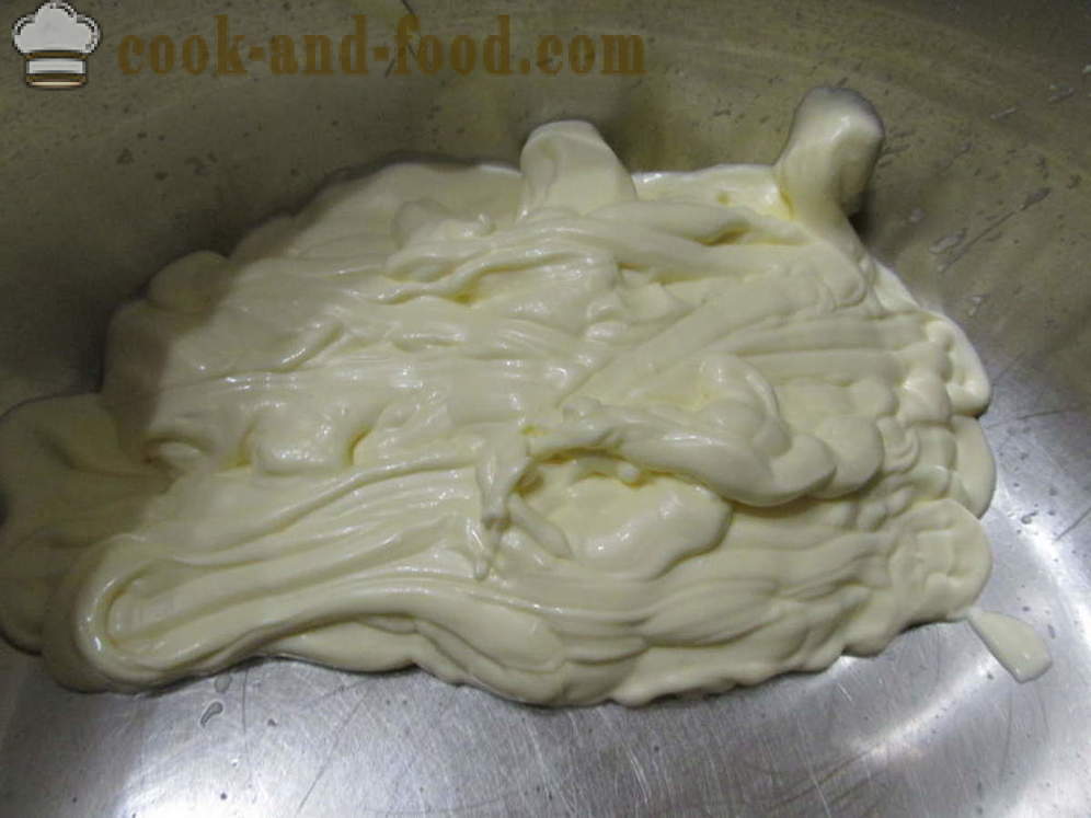 Quick jellied cake in the mayonnaise and sour cream, stuffed with chicken - how to cook a pie filler for mayonnaise and sour cream, with a step by step recipe photos