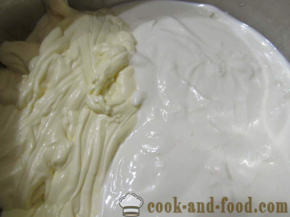 Quick jellied cake in the mayonnaise and sour cream, stuffed with chicken - how to cook a pie filler for mayonnaise and sour cream, with a step by step recipe photos
