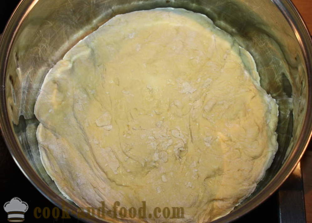 Yeast cake with pumpkin -like cook pumpkin pie by leaps and bounds, with a step by step recipe photos