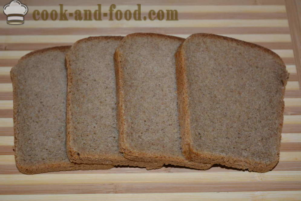 Brown bread toasts with egg - how to cook the toast of black bread in the oven, with a step by step recipe photos