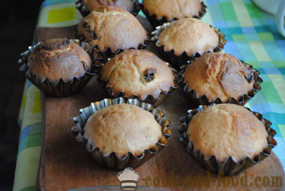 Homemade cake with raisins in the oven - how to make muffins with raisins on kefir, a step by step recipe photos