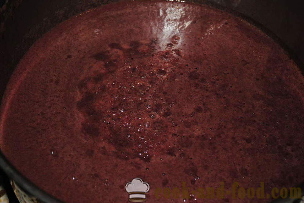 Homemade dessert of nuts and grape juice, as quick to prepare homemade desserts churchkhela, a simple recipe with a photo