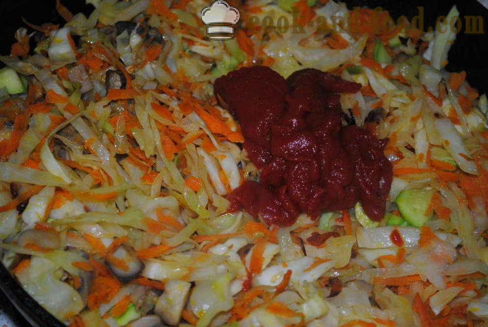 Braised cabbage with mushrooms and tomato paste in a pan - how to cook a delicious stew of cabbage, a step by step recipe photos