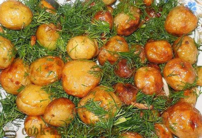 Small new potatoes roasted whole in a pan with garlic and dill - how to clean and cook a small new potatoes, recipe with photo