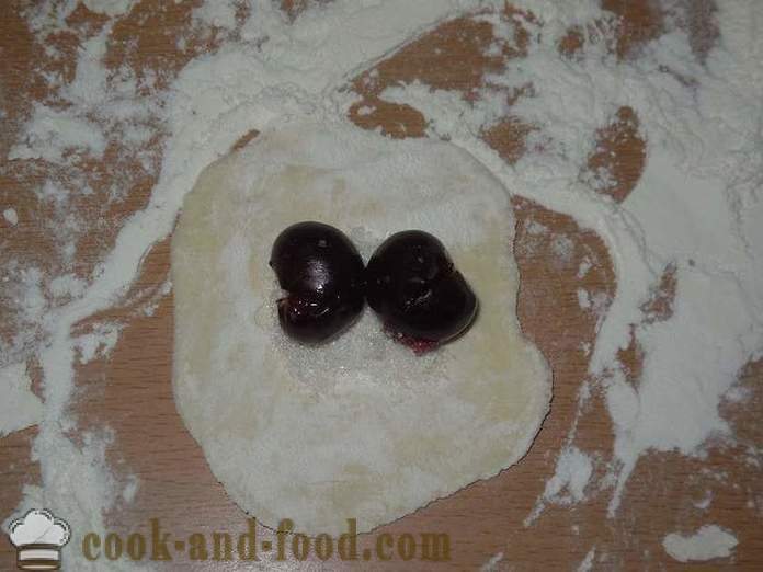 Fluffy dumplings with a cherry on serum or kefir - a recipe how to cook dumplings with cherries, step by step with photos