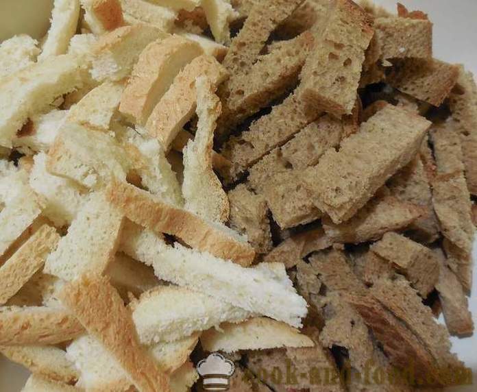 Homemade garlic croutons in the oven, suitable for beer, soup or salad - how to make garlic croutons in the home, the recipe with a photo