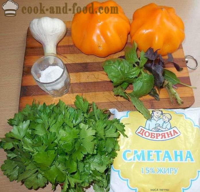 A simple and delicious salad of fresh tomatoes with sour cream, garlic and basil - how to cook tomato salad - recipe with photos - step by step