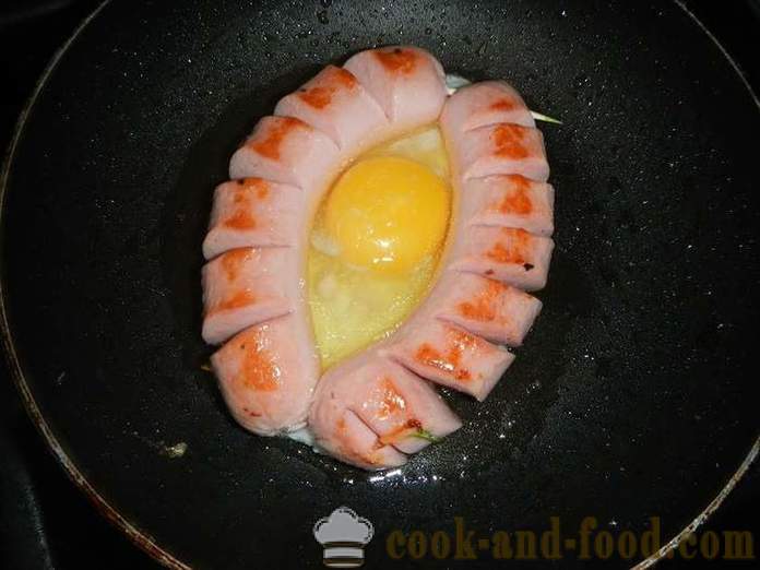 Delicious and beautiful eggs with sausage in a boat for breakfast - how to cook fried eggs fried egg in a frying pan sausage - a simple step by step recipe photos
