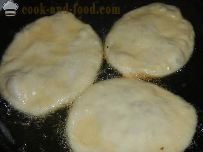 Yeast cakes with cabbage fried in a pan - how to cook the dough as a feather and tasty lean stuffing, step by step recipe photos