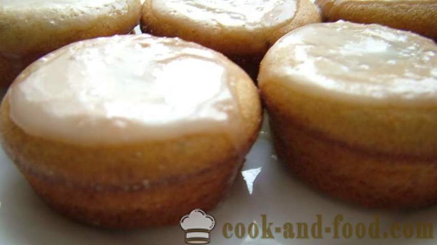 Boiled lemon icing for Easter cakes with butter - a simple recipe for a creamy glaze without eggs